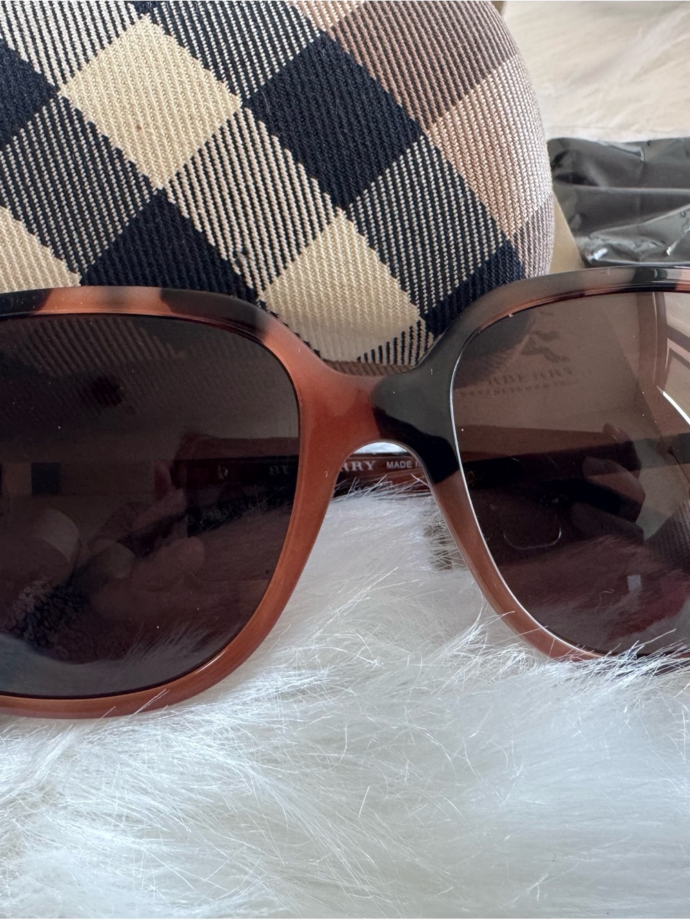 Burberry Brown Tortoiseshell Sunglasses with Navy Check Case - Picture 2 of 5